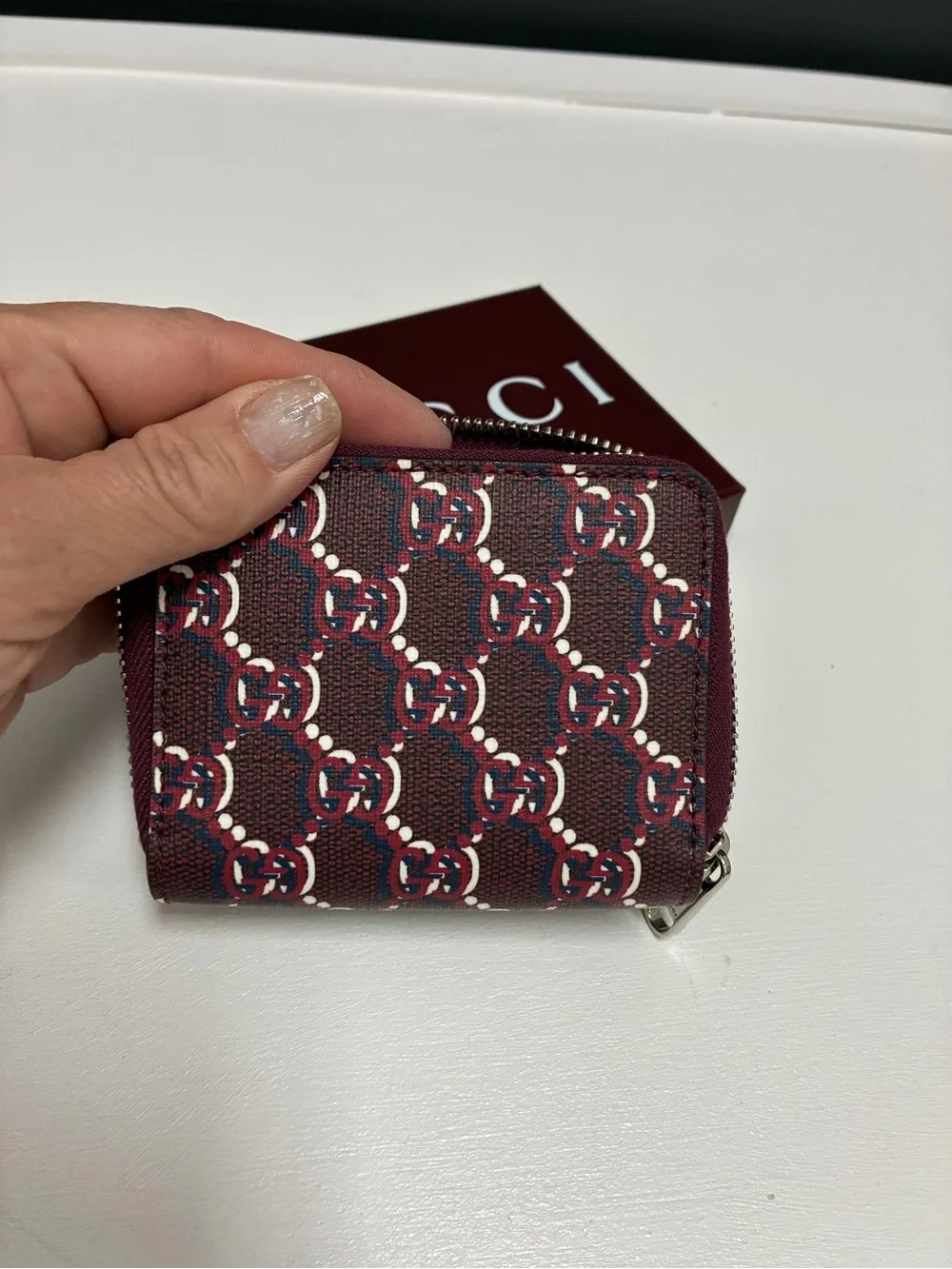 Gucci NWT Burgundy GG Monogram Zip Wallet with Navy and White Accents - Picture 4 of 10